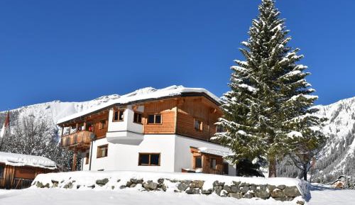 Apartment with Mountain View
