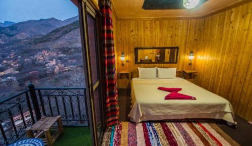 Double or Twin Room with Mountain View
