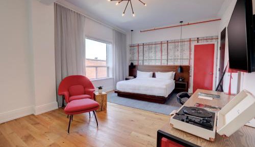 Deluxe King Room