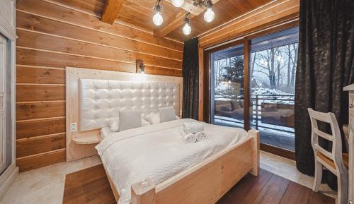 Apartment with Mountain View