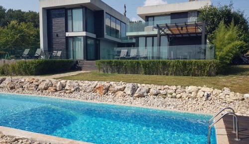 Six-Bedroom Villa 