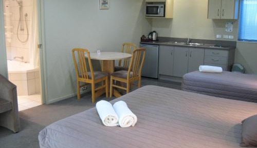 Deluxe Twin or Triple Studio with Spa Bath