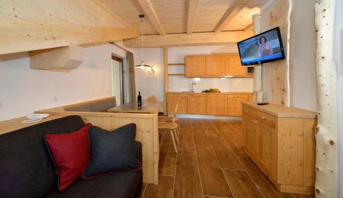 Two-Bedroom Apartment with Balcony and Mountain View 