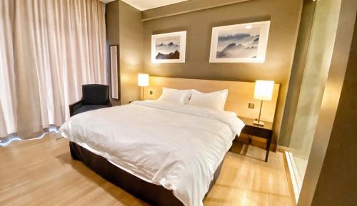 Deluxe King Room