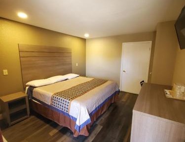 King Room - Accessible/Non-Smoking