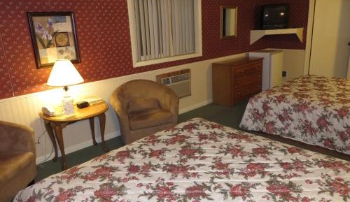 Queen Room with Two Queen Beds and Spa Bath