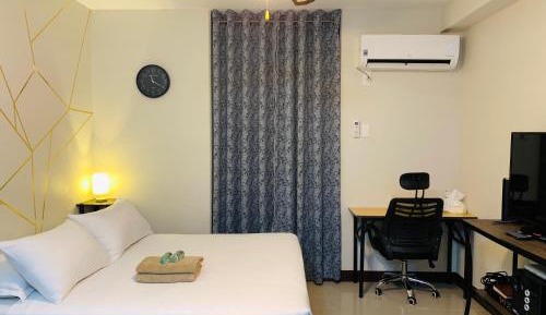 Studio with Balcony