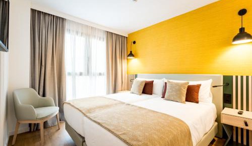 Deluxe Two-Bedroom Apartment - Twin Beds