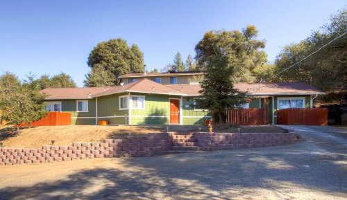 Three-Bedroom Vacation Home 