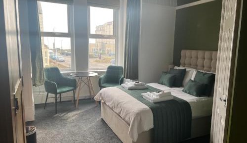 Deluxe Double Room with Side Sea View