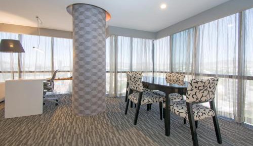 Luxury King Suite