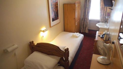 Twin Room with Shared Bathroom