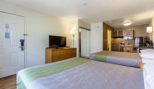 Queen Room with Two Queen Beds - Non-Smoking