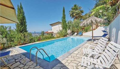 Three-Bedroom Holiday Home 