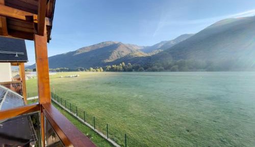 Apartment with Mountain View