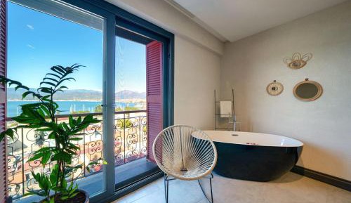 Deluxe Suite with Sea View