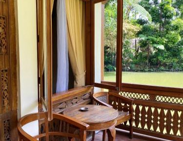 Suite with Lake View