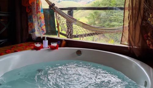 Deluxe Chalet with Hot Tub 3