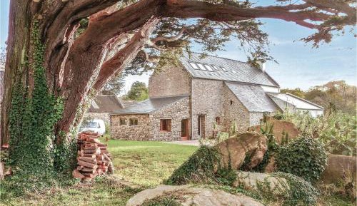 Three-Bedroom Holiday Home 