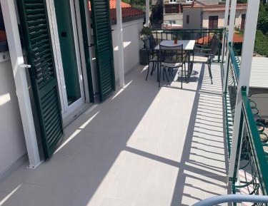 Apartment with Balcony and Sea View