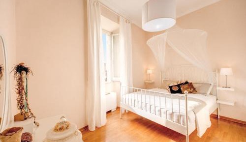 Premier One-Bedroom Apartment