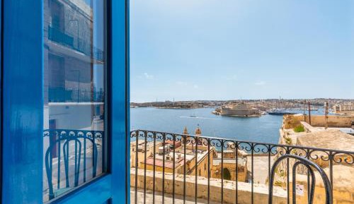 Studio Apartment with Sea View