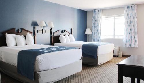 Queen Room with Two Queen Beds - Smoking