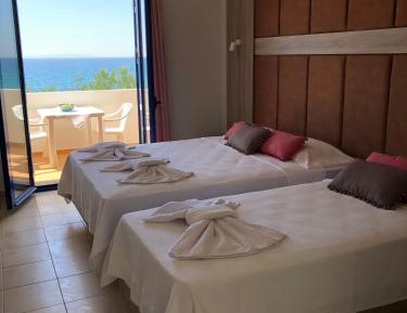 Deluxe Triple Room with Sea View