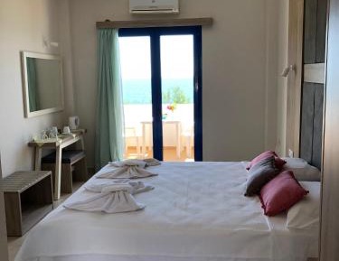 Deluxe Double Room with Balcony and Sea View
