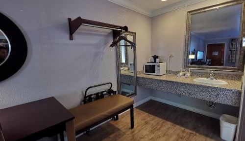Queen Room with Two Queen Beds - Smoking