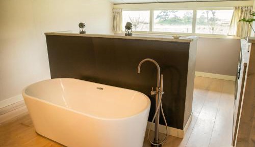 Apartment with Garden View