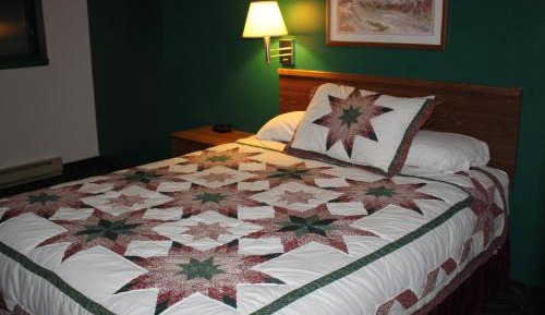 Queen Room - Accessible/Non-Smoking