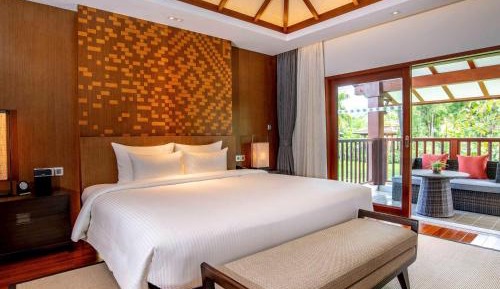 Deluxe King Suite with Garden or Mountain View