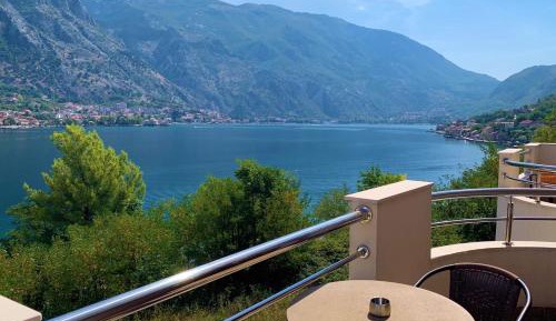 Standard Double or Twin Room with Balcony with Sea View and Old Town View