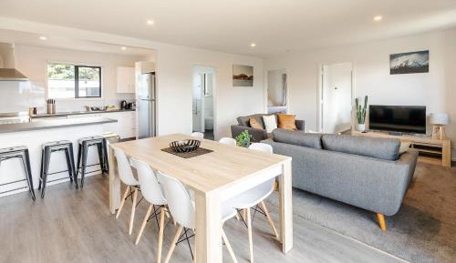 Apartment with Mountain View
