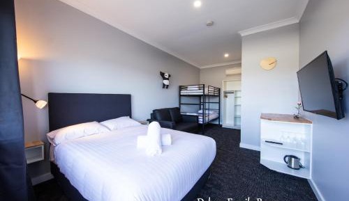 Deluxe Family Room
