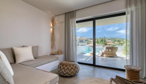 Presidential Suite with Private Pool and Partial Sea View