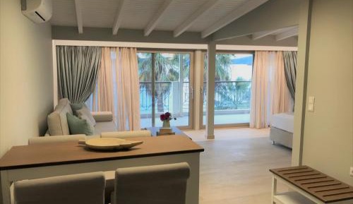 Deluxe Suite with Sea View