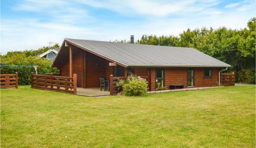 Three-Bedroom Holiday Home 