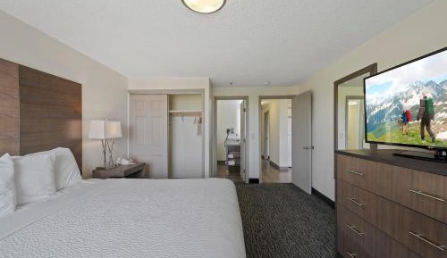 Standard Single King Room with Ocean View