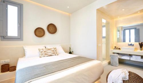 Suite with Hot Tub and Sea View Courtyard level
