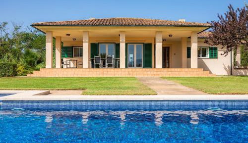 Villa with Garden View