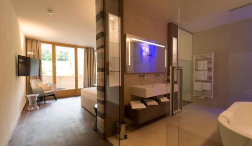 Deluxe King Suite