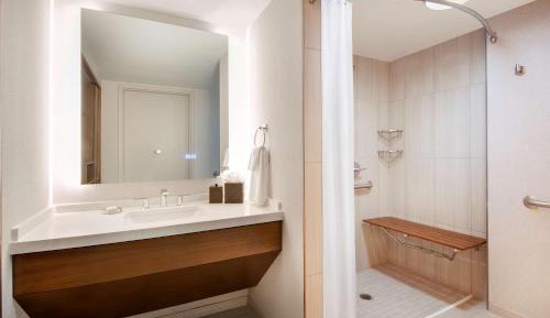 Queen Room with Accessible Shower - Disability Access