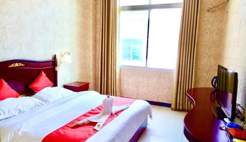 Deluxe Queen Room