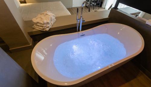 Deluxe Suite with Spa Bath