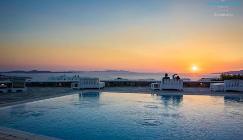 Sunset Wing - Superior Suite with Garden View