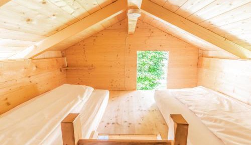 One-Bedroom House (4 Adults) - Shared Bathroom