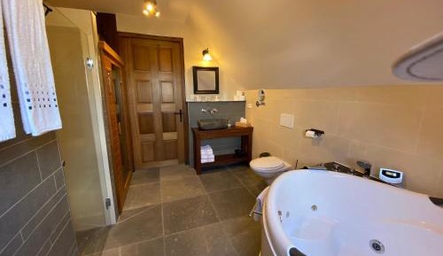 King Room with Spa Bath