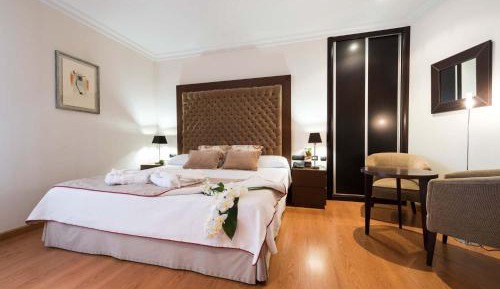 Deluxe Double Room with Spa Bath 